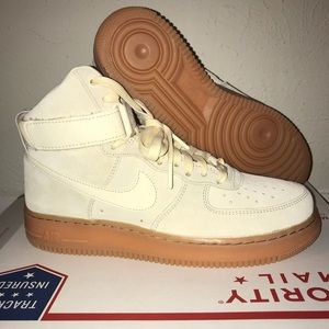 NWOB NIKE AIR FORCE 1 HIGH LV8